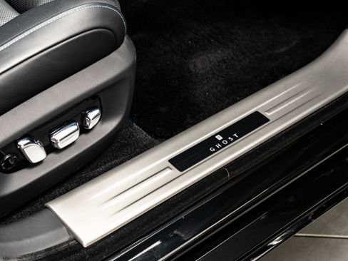 Used 2022 Rolls-Royce Ghost w/ Ghost Package image 28