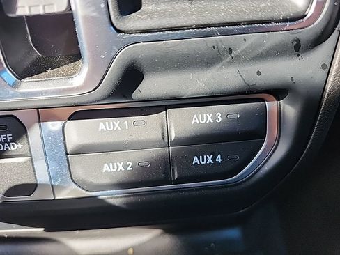 Certified 2024 Jeep Gladiator Mojave w/ Technology Group image 32