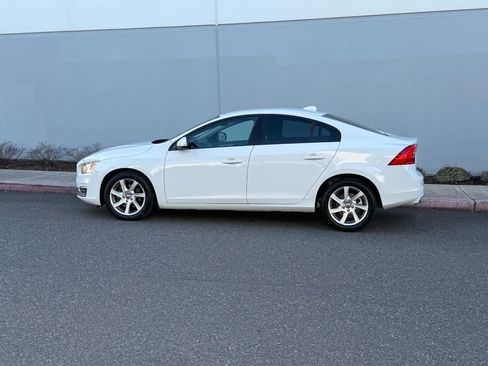 Used 2014 Volvo S60 T5 image 2