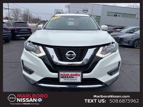 Used 2017 Nissan Rogue S image 2