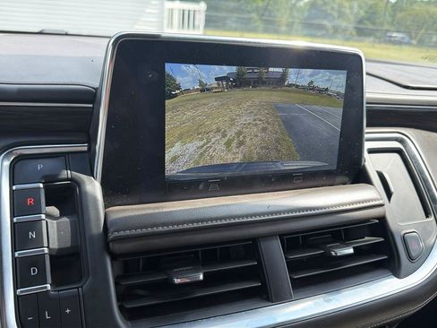 Used 2023 Chevrolet Suburban LT RWD image 17