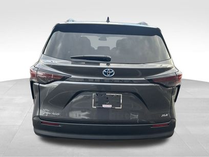 New 2025 Toyota Sienna XLE
