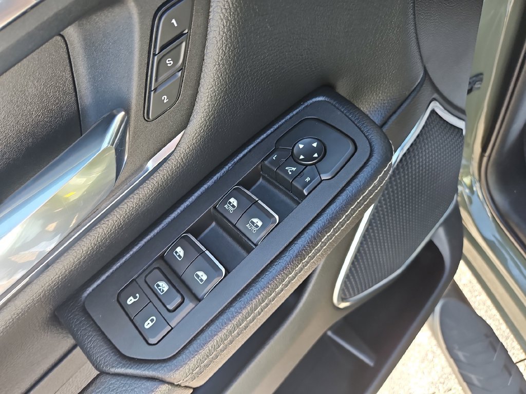Used 2026 RAM 1500 Laramie AWD/4WD image 12
