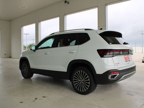 New 2025 Volkswagen Taos SE image 5