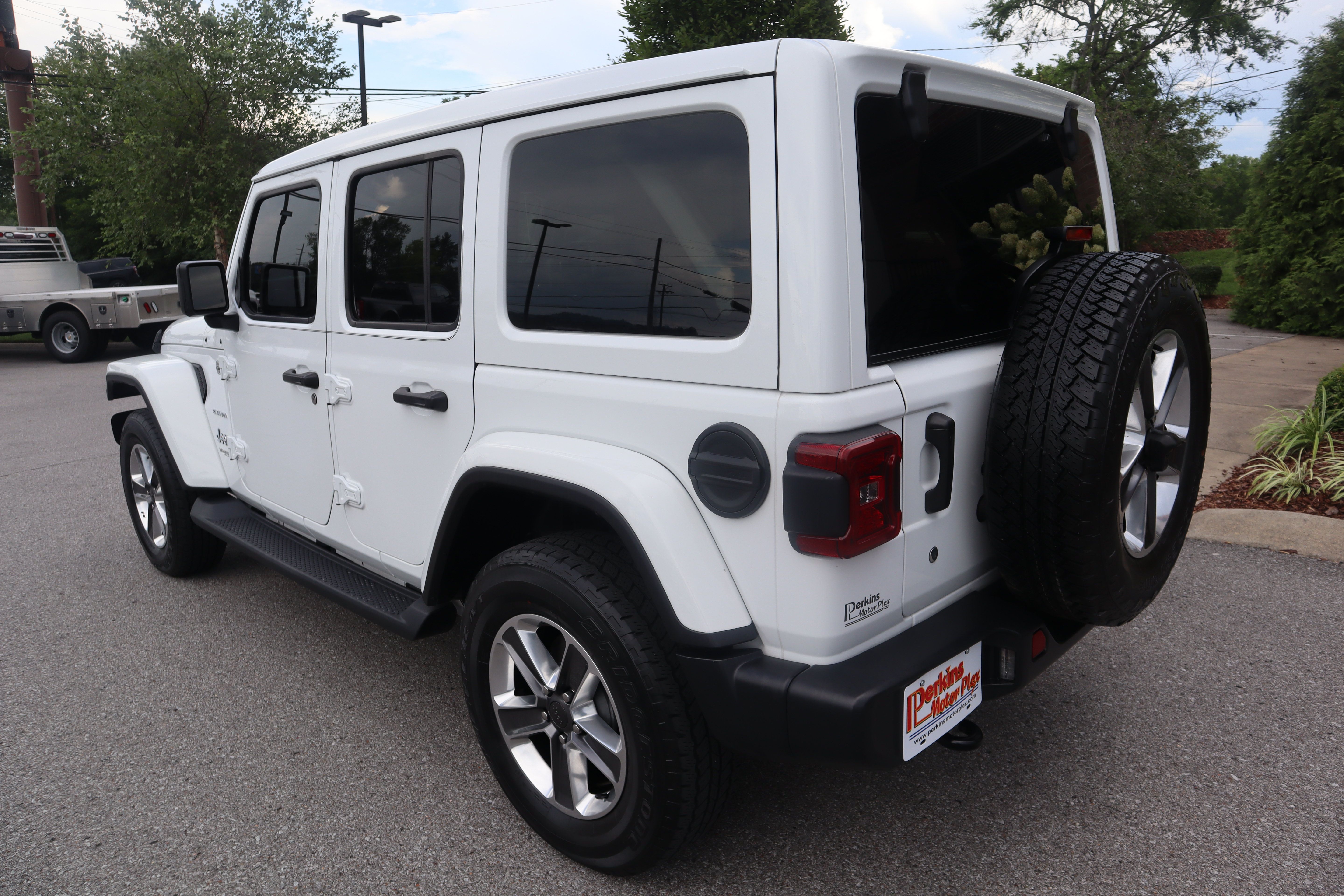 Used 2020 Jeep Wrangler Unlimited Sahara AWD/4WD image 9