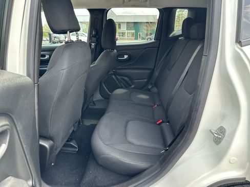 Used 2023 Jeep Renegade Latitude AWD/4WD image 19