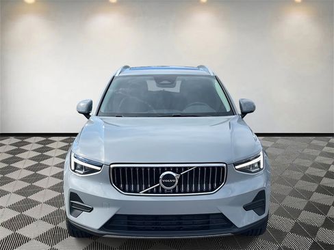 Used 2025 Volvo XC40 B5 Core w/ Climate Package image 8