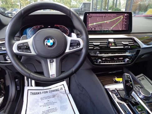 Used 2022 BMW 530i xDrive w/ M Sport Package AWD/4WD image 11