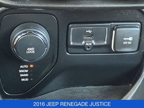 Used 2016 Jeep Renegade Latitude AWD/4WD image 24