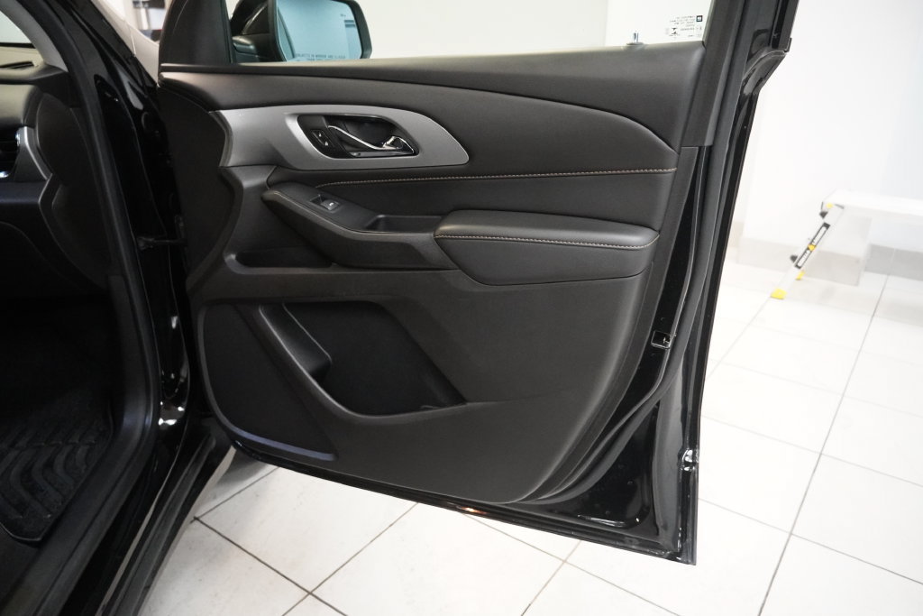 Used 2021 Chevrolet Traverse LT FWD image 14