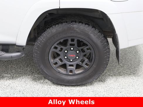 Used 2022 Toyota 4Runner SR5 Premium image 10