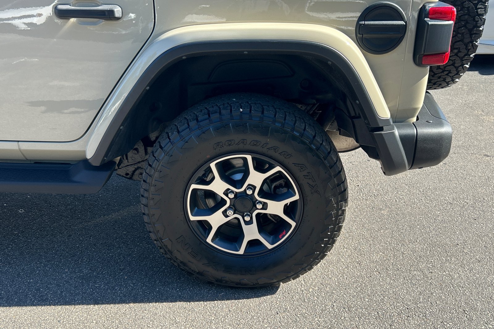 Used 2022 Jeep Wrangler Unlimited Rubicon w/ Steel Bumper Group AWD/4WD image 26