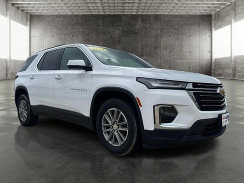 Used 2023 Chevrolet Traverse LT FWD image 3