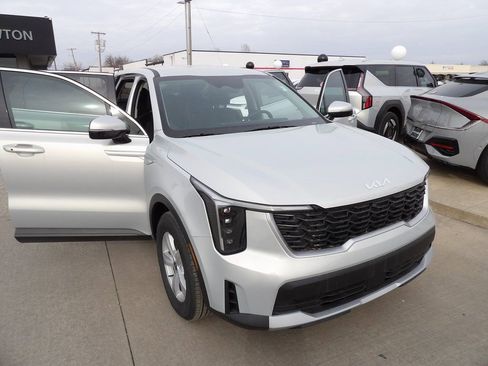 New 2026 Kia Sorento LX image 32