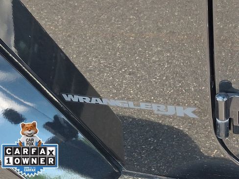 Used 2018 Jeep Wrangler Sahara AWD/4WD image 29