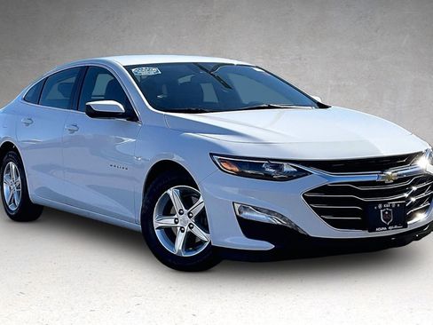 Used 2024 Chevrolet Malibu LT FWD image 2