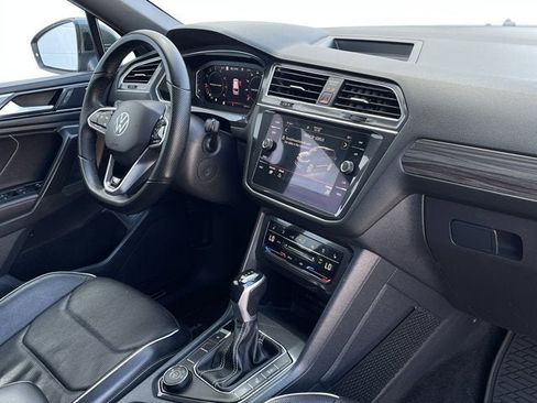 Used 2022 Volkswagen Tiguan SEL R-Line image 19
