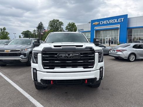 Used 2024 GMC Sierra 2500 AT4 w/ AT4 Premium Plus Package AWD/4WD image 2