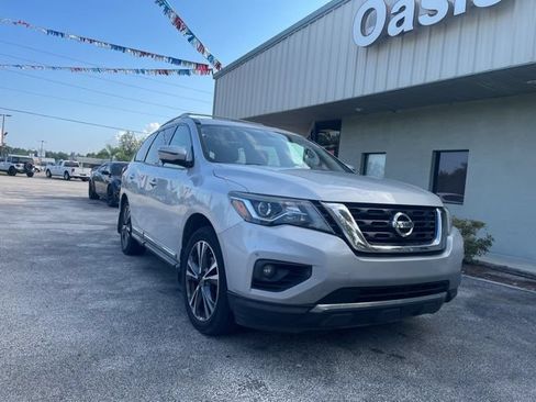 Used 2018 Nissan Pathfinder Platinum AWD/4WD image 2