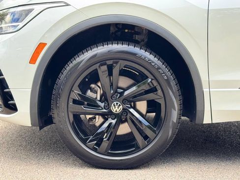 Used 2023 Volkswagen Tiguan SE R-Line AWD/4WD image 11