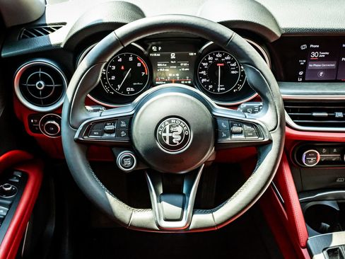 Used 2021 Alfa Romeo Stelvio Ti AWD/4WD image 17