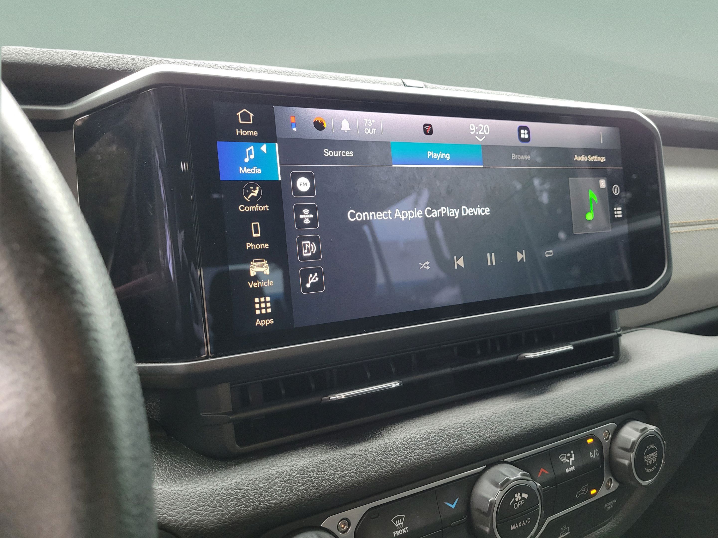 Used 2025 Jeep Gladiator Sport AWD/4WD image 19