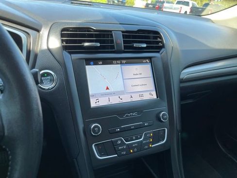 Used 2019 Ford Fusion SE w/ Equipment Group 151A FWD image 9