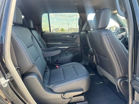 Used 2026 Chevrolet Traverse LT FWD image 11