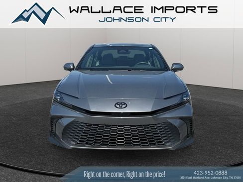 Used 2025 Toyota Camry SE w/ Convenience Package FWD image 9