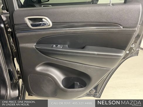 Used 2019 Jeep Grand Cherokee Limited AWD/4WD image 23