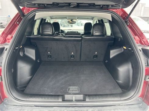 Used 2019 Jeep Cherokee Limited image 24