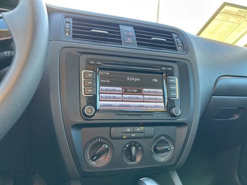 Used 2015 Volkswagen Jetta S image 32