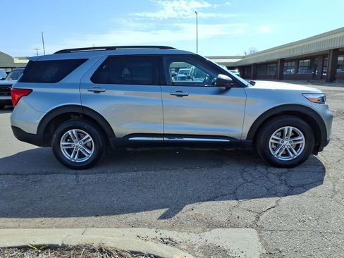 Used 2024 Ford Explorer XLT w/ Equipment Group 202A image 6