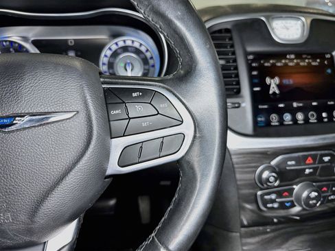 Used 2019 Chrysler 300 Touring w/ Chrome Appearance Package RWD image 13