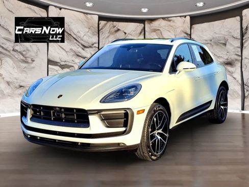 Used 2023 Porsche Macan AWD/4WD image 3