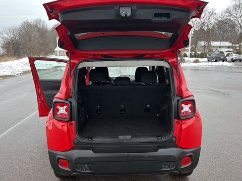 Used 2023 Jeep Renegade Latitude image 10