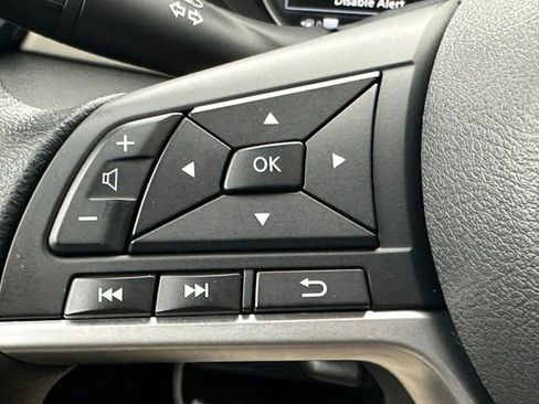 Used 2022 Nissan Versa SV image 19