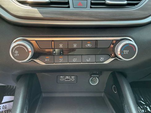Used 2024 Nissan Altima 2.5 SV AWD/4WD image 20