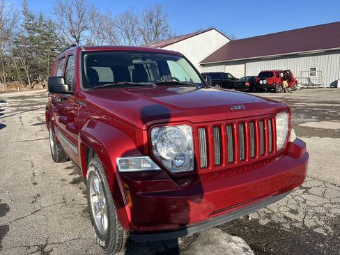 Used 2010 Jeep Liberty Sport w/ Popular Equipment Group AWD/4WD image 6