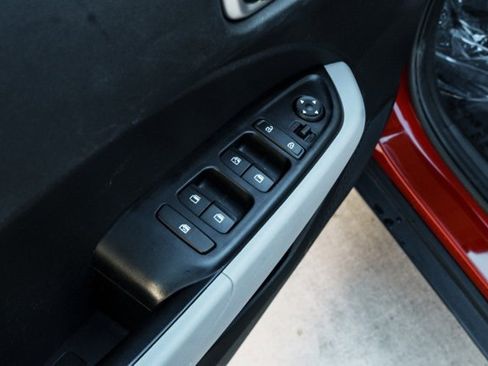 Certified 2021 Hyundai Venue SEL image 19