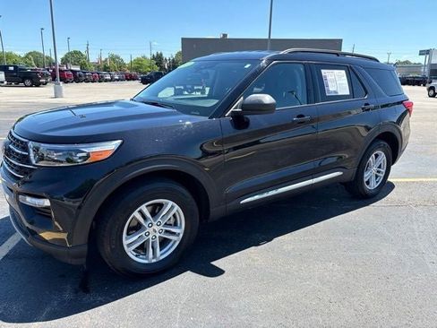 Used 2024 Ford Explorer XLT w/ Equipment Group 202A AWD/4WD image 17