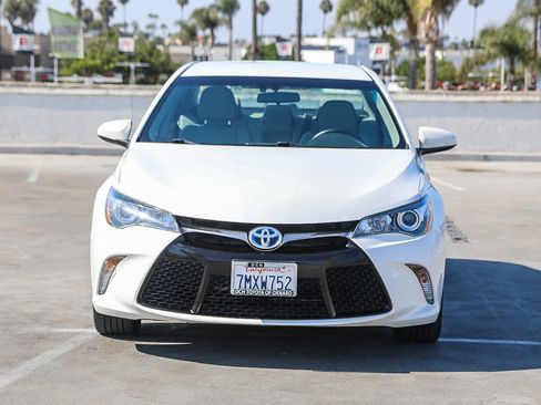 Used 2016 Toyota Camry SE FWD image 3