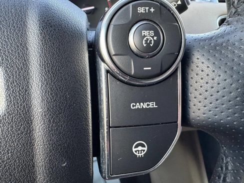 Used 2016 Land Rover Range Rover Sport HSE image 18