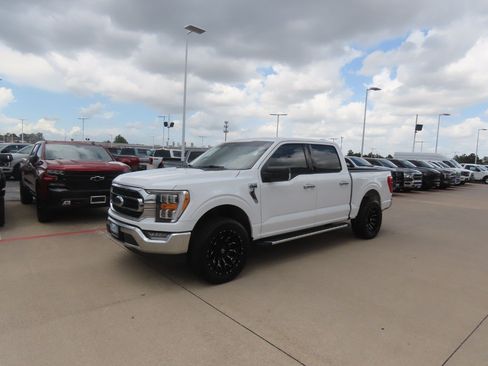 Used 2023 Ford F150 XLT w/ Equipment Group 302A High RWD image 2