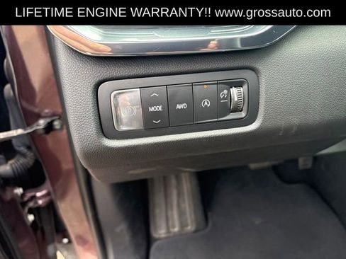 Used 2025 GMC Acadia Elevation AWD/4WD image 16