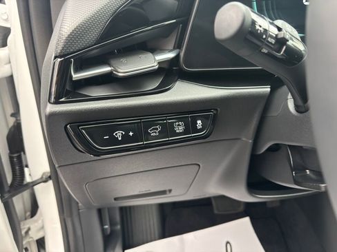 Certified 2023 Kia Niro SX image 21