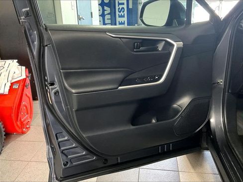 Used 2019 Toyota RAV4 LE w/ All Weather Liner Package AWD/4WD image 9