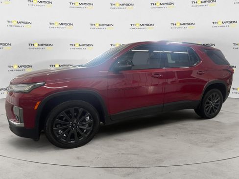 Used 2023 Chevrolet Traverse RS FWD image 2
