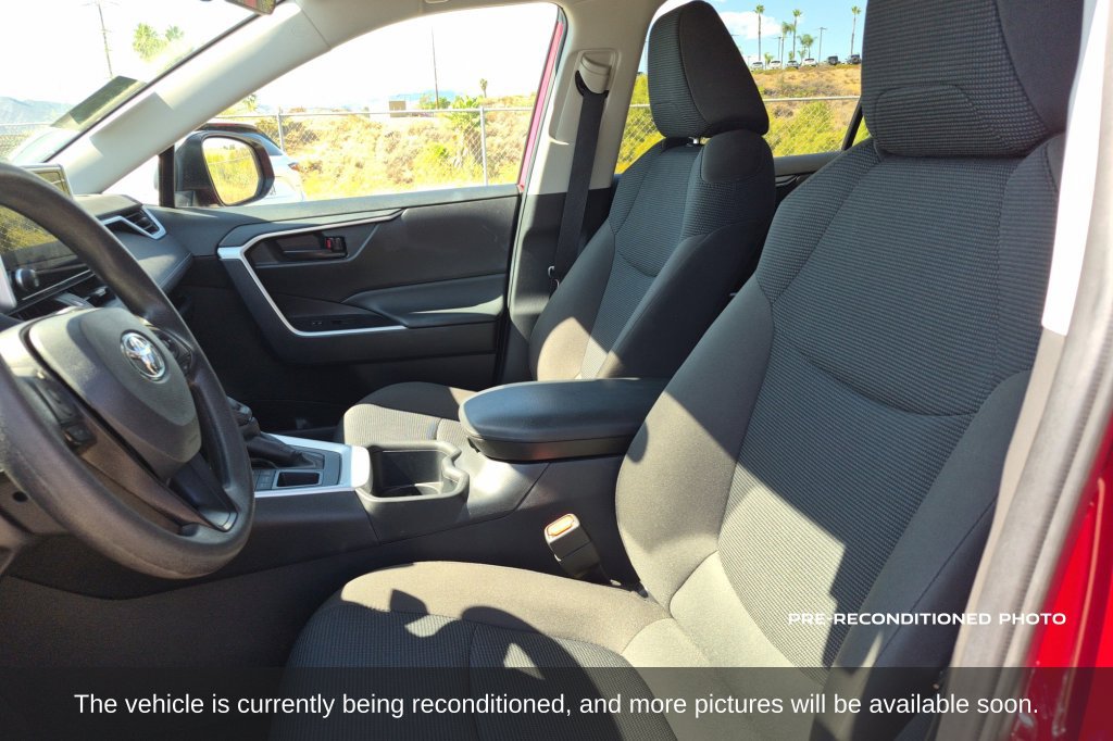 Used 2025 Toyota RAV4 LE AWD/4WD image 11