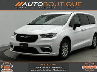 Used 2024 Chrysler Pacifica Touring-L video 1